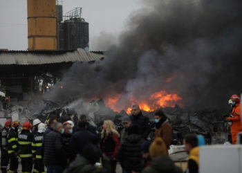 Incendiu violent lângă București. Arde un depozit de materiale reciclabile