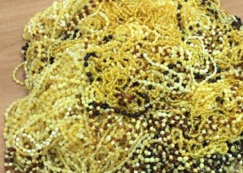 Bunuri de circa 1,5 milioane lei – confiscate în folosul statului, într-un dosar de contrabandă cu bijuterii din chihlimbar