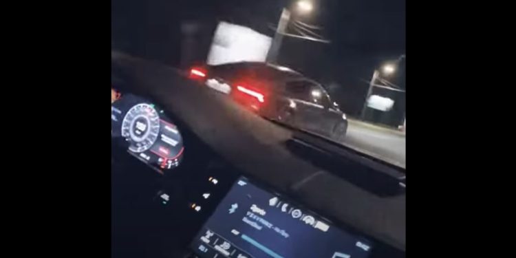 Momentul întrecerii ilegale dintre două automobile pe bd. Dacia, cu viteze de circa 200 km/h | VIDEO