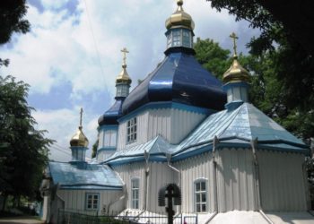 Cea mai veche biserică din lemn din Moldova stă mai mult închisă din cauza că locuitorii nu pot alege un nou slujitor. În ce constă, de fapt, conflictul din localitate aflați în emisiunea ”Moldova la Pachet” | VIDEO