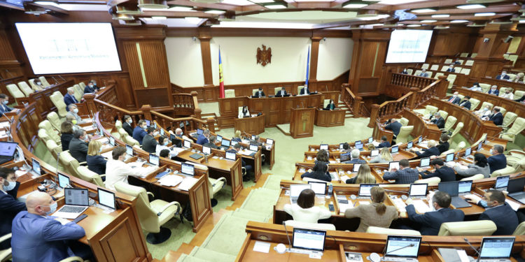 Deputații, în ședință: Ce proiecte de legi urmează să examineze