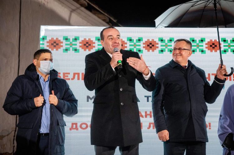 Тысячи людей продолжают протестовать в Бельцах в поддержку Марины Таубер | FOTO