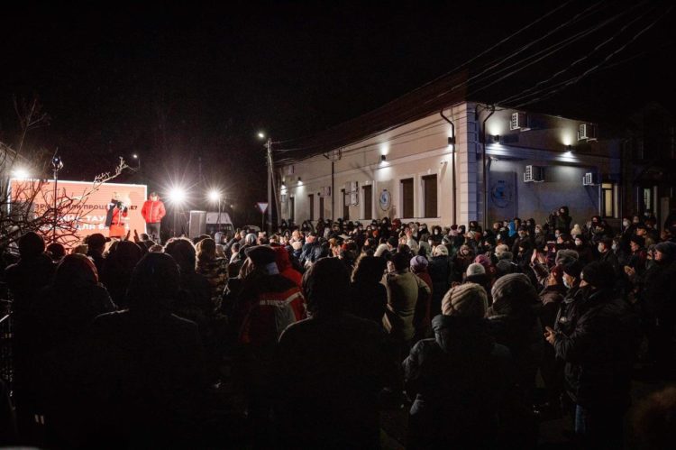 Тысячи людей продолжают протестовать в Бельцах в поддержку Марины Таубер | FOTO