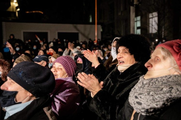 Тысячи людей продолжают протестовать в Бельцах в поддержку Марины Таубер | FOTO