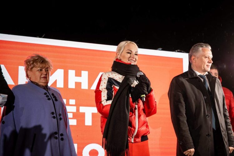 Тысячи людей продолжают протестовать в Бельцах в поддержку Марины Таубер | FOTO