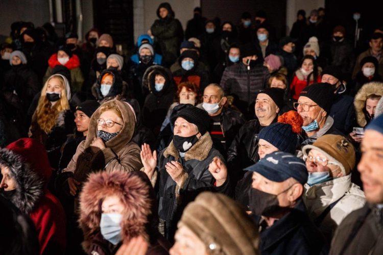 Тысячи людей продолжают протестовать в Бельцах в поддержку Марины Таубер | FOTO