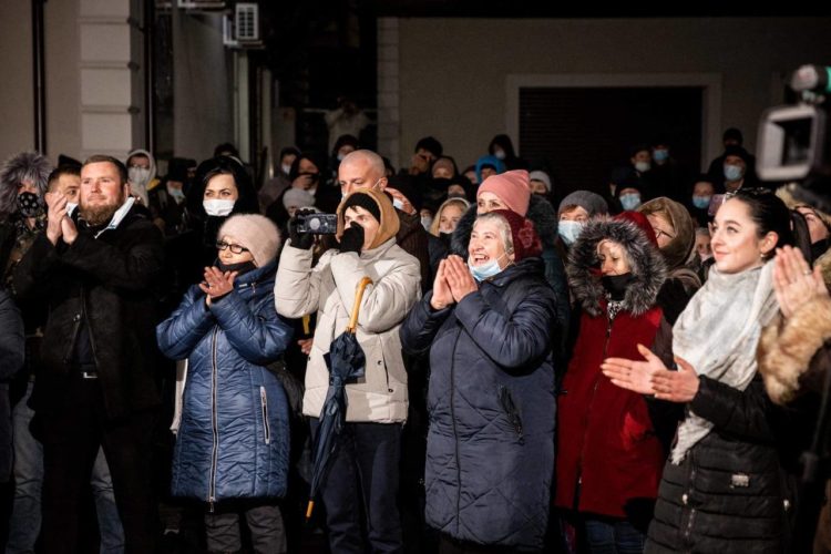 Тысячи людей продолжают протестовать в Бельцах в поддержку Марины Таубер | FOTO