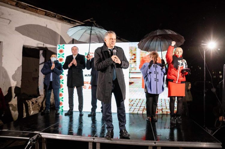 Тысячи людей продолжают протестовать в Бельцах в поддержку Марины Таубер | FOTO