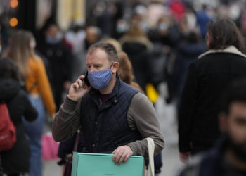 Профессор предупредила о бесполезности тканевых масок против омикрон-штамма