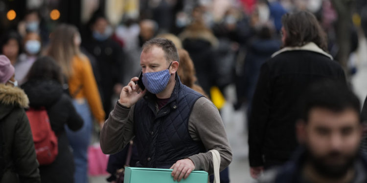 Профессор предупредила о бесполезности тканевых масок против омикрон-штамма