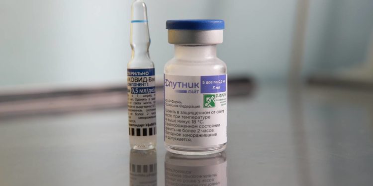 Разработчики «Спутника V» рассказали, как вакцина работает против омикрон-штамма