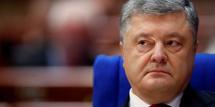Петру Порошенко предъявили обвинение в госизмене