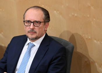 Второй за два месяца канцлер Австрии решил уйти в отставку