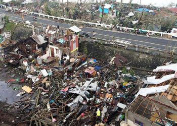 Жертвами тайфуна на Филиппинах стали 75 человек