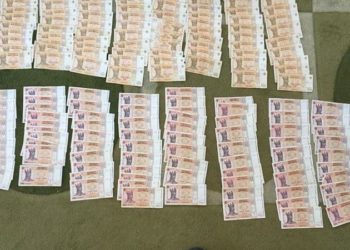 Zi norocoasă pentru o femeie din Capitală: Ea și-a primit înapoi suma de 15 mii de lei, care-i căzuse din buzunar, datorită echipajului de patrulare | VIDEO