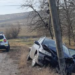 Doi minori, transportați la spital. Mașina în care se aflau s-a tamponat într-un pilon electric | FOTO