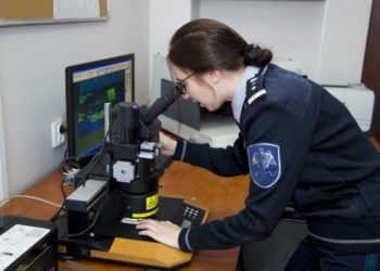 Trei moldoveni, surprinși la frontiera de stat cu certificate de vaccinare false. Cât ar fi costat un astfel de document?