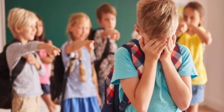 Gata cu maltratările și înjosirile în școli. Noțiunea de bullying va fi inclusă în Codul educației