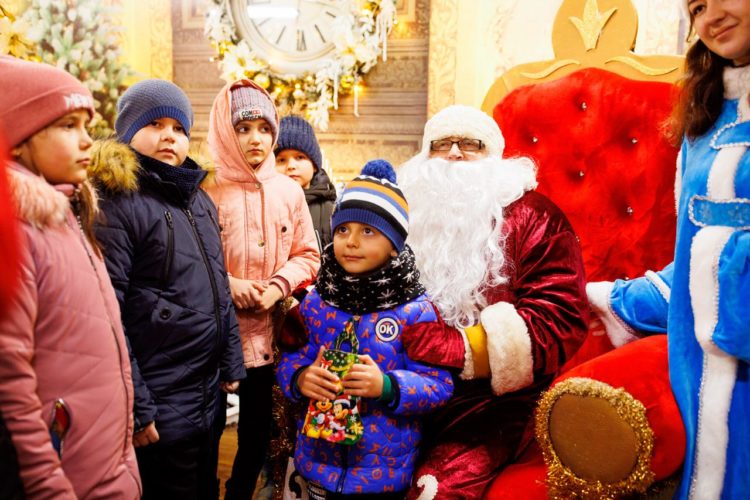 Toată Moldova a venit la Orheiland, la deschiderea celui mai frumos Târg de Crăciun din țară