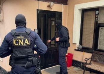 Procurorii anticorupție cer plasarea în izolator a doi suspecți în dosarul Agenției pentru Protecția Consumatorilor și Supravegherea Pieței, după ce prima instanță i-a eliberat din arest preventiv | VIDEO