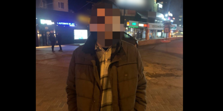 A luat-o la fugă, atunci când a văzut polițiștii: Un bărbat, prins cu droguri pe o stradă din capitală
