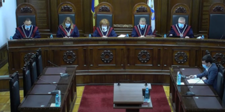 Pentru salarii grase sau pentru Constituție: Vor fi sau nu în conflict de interese magistrații CC. Teodor Cârnaț vede o singură soluție