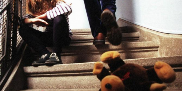 Aproape 1000 de copii, victime ale infracțiunilor, anul trecut. CNPAC: Moldova nu este pregătită să le ofere reabilitare psihologică