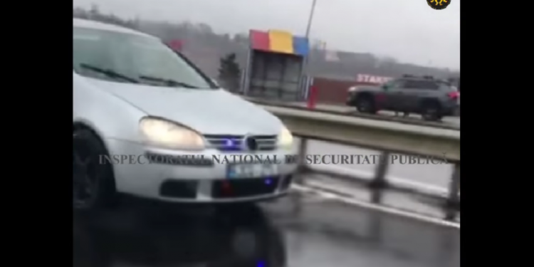 „Tânăr și neliniștit”: Un băiat de 19 ani, prins de polițiști cu mașina „împodobită” și fără permis de conducere | VIDEO