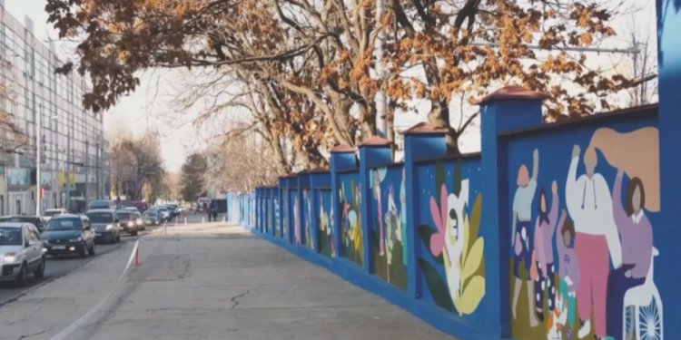 O pictură murală a dat culoare unei străzi din capitală! Este dedicată egalității de gen | VIDEO