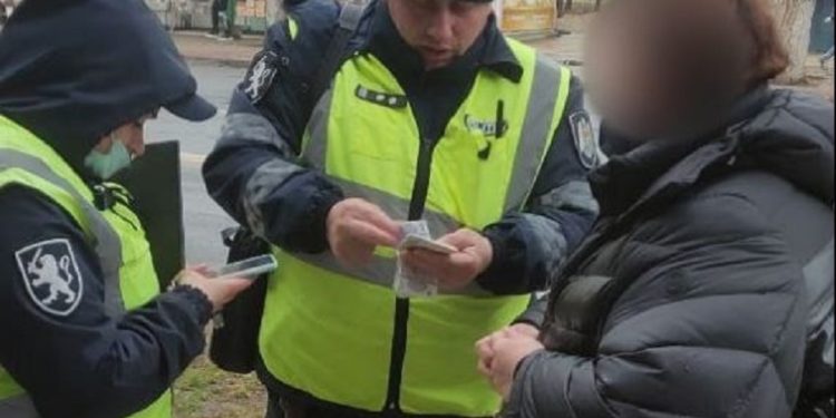 O femeie a pierdut 15.000 de lei în centrul capitalei. Cine a găsit suma pierdută