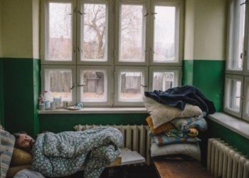 Perioadă critică pentru oamenii fără adăpost. Din primele zile de ger, singurul centru de plasament din capitală este deja plin pe jumătate | VIDEO