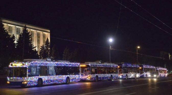 În seara de 31 decembrie, în capitală vor circula 11 troleibuze decorate cu lumini multicolore