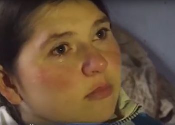 Vândută de propriul tată pentru o sticlă cu vin și bătută în permanență de soț. Aflați povestea șocantă a unei mame cu cinci copii din raionul Căușeni în emisiunea „Moldova la Pachet” | VIDEO