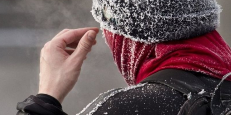 Frigul face victime: 16 persoane au suferit hipotermii și degerări