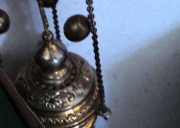 Caz șocant din comuna Secăreni: Un preot a refuzat să oficieze o slujbă de înmormântare, pentru că defunctul fusese vaccinat împotriva Covid-19 | VIDEO