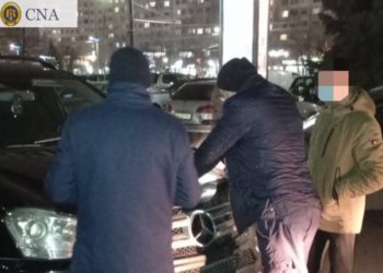 Funcționar ANTA, prins în flagrant delict cu mită de peste 10 000 de lei