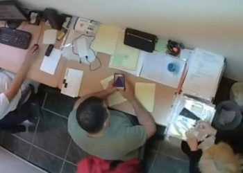 Rezultatele perchezițiilor matinale: 13 persoane, reținute pentru corupție la eliberarea actelor cadastrale