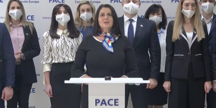 Lenunța Burghilă renunță la partidul lui Cavcaliuc. Se va dedica doar carierei de artist