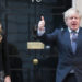 Boris Johnson, un nou scandal după apariția unei poze în care pare că petrece cu angajații la birou în timpul lockdown-ului