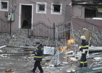 Explozie puternică urmată de incendiu la o pensiune din România. O femeie a fost găsită carbonizată | VIDEO