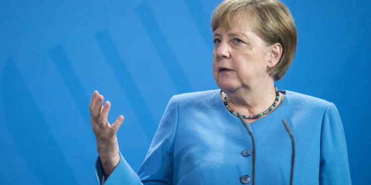 Меркель решила посвятить пенсию автобиографии