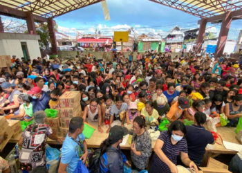 Supertaifunul din Filipine a făcut aproape 400 de morți. Supraviețuitorii sunt loviți de o nouă dramă: nu mai au nici apă, nici mâncare