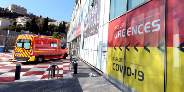 Cel mai bătrân bărbat din Franţa a murit de COVID-19