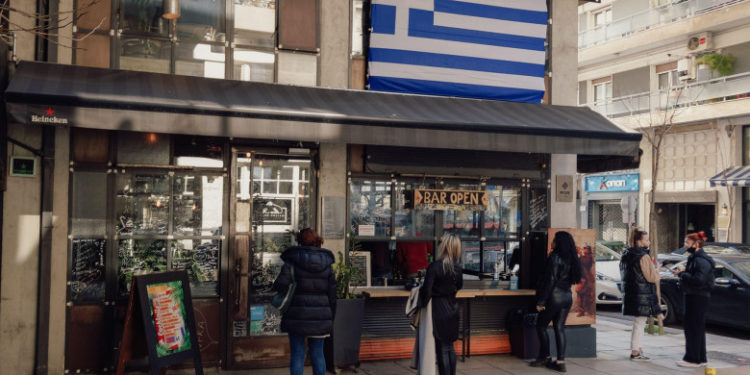 Reguli dure în Grecia, de sărbători: festivități publice anulate, mască sanitară peste tot și amendă pentru nevaccinați