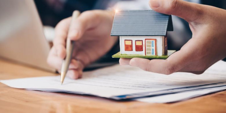 Străinii profită de prăbușirea lirei și se înghesuie să își cumpere case mai ieftine în Turcia