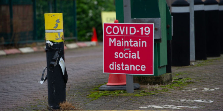 Varianta Omicron face ravagii în Marea Britanie. A doua zi consecutivă cu record de infectări