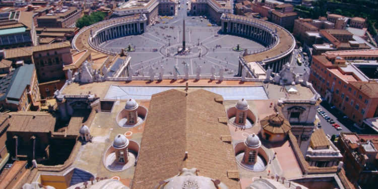 Vaticanul impune certificatul verde tuturor oficialilor, angajaților și vizitatorilor după înăsprirea restricțiilor și în Italia