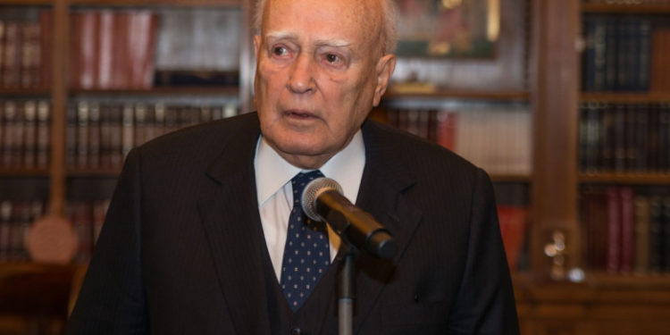A murit Karolos Papoulias, fost președinte al Greciei, la vârsta de 92 de ani