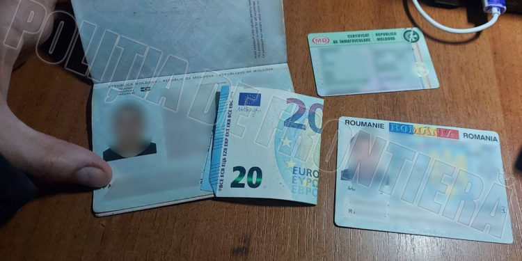 Trei cazuri de dare de mită, denunțate de către polițiștii de frontieră din Direcția regională SUD