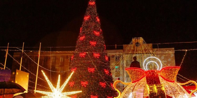 Cel mai mare pom de Crăciun din țară a fost inaugurat. Ilan Șor: Orheiul a devenit pentru al șaptelea an consecutiv capitala sărbătorilor de iarnă